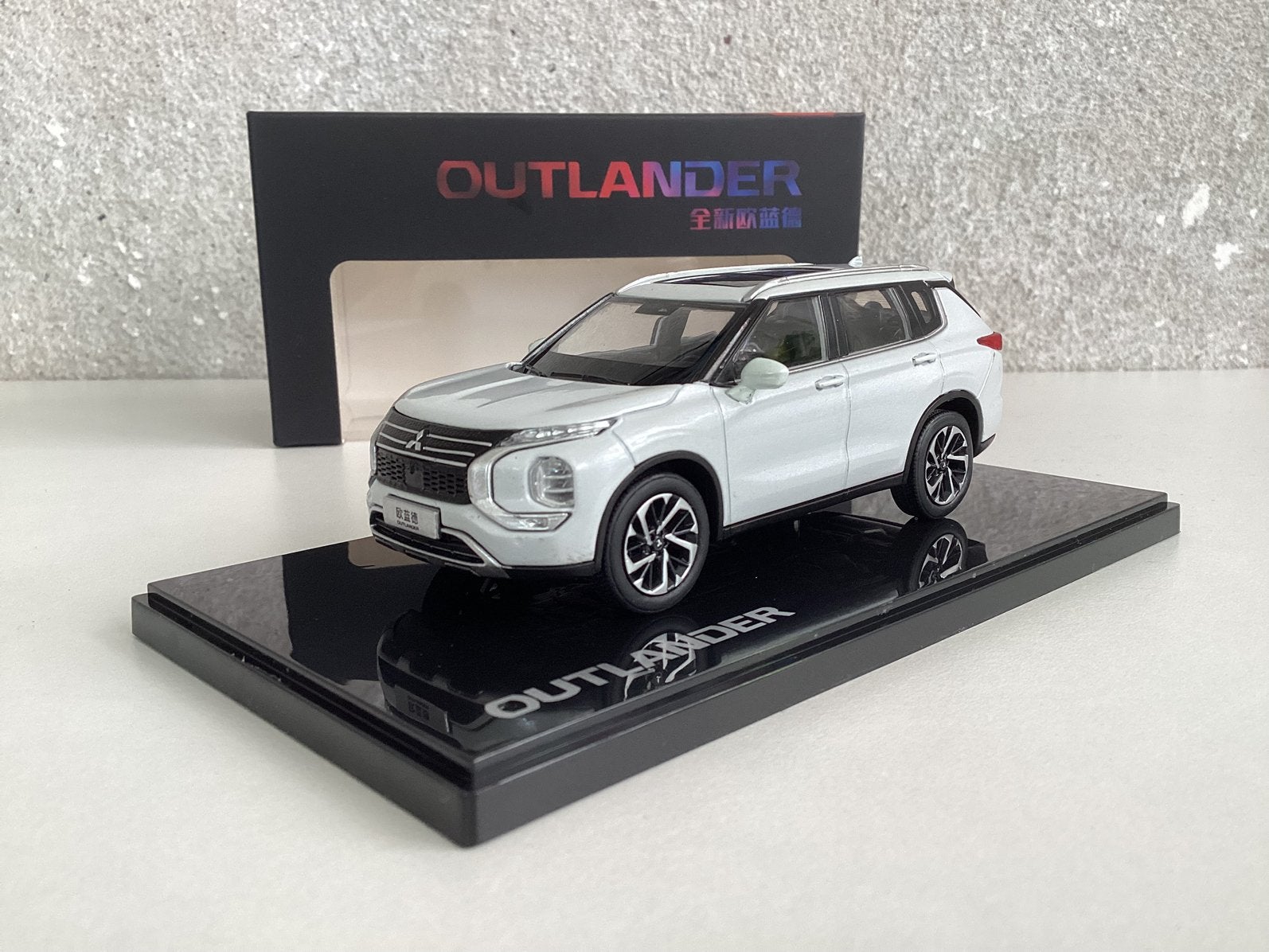 Mitsubishi Outlander 2023-2026 wit 1:43 Nieuw in verpakking, Ophalen of Verzenden, Nieuw, Auto, Overige merken