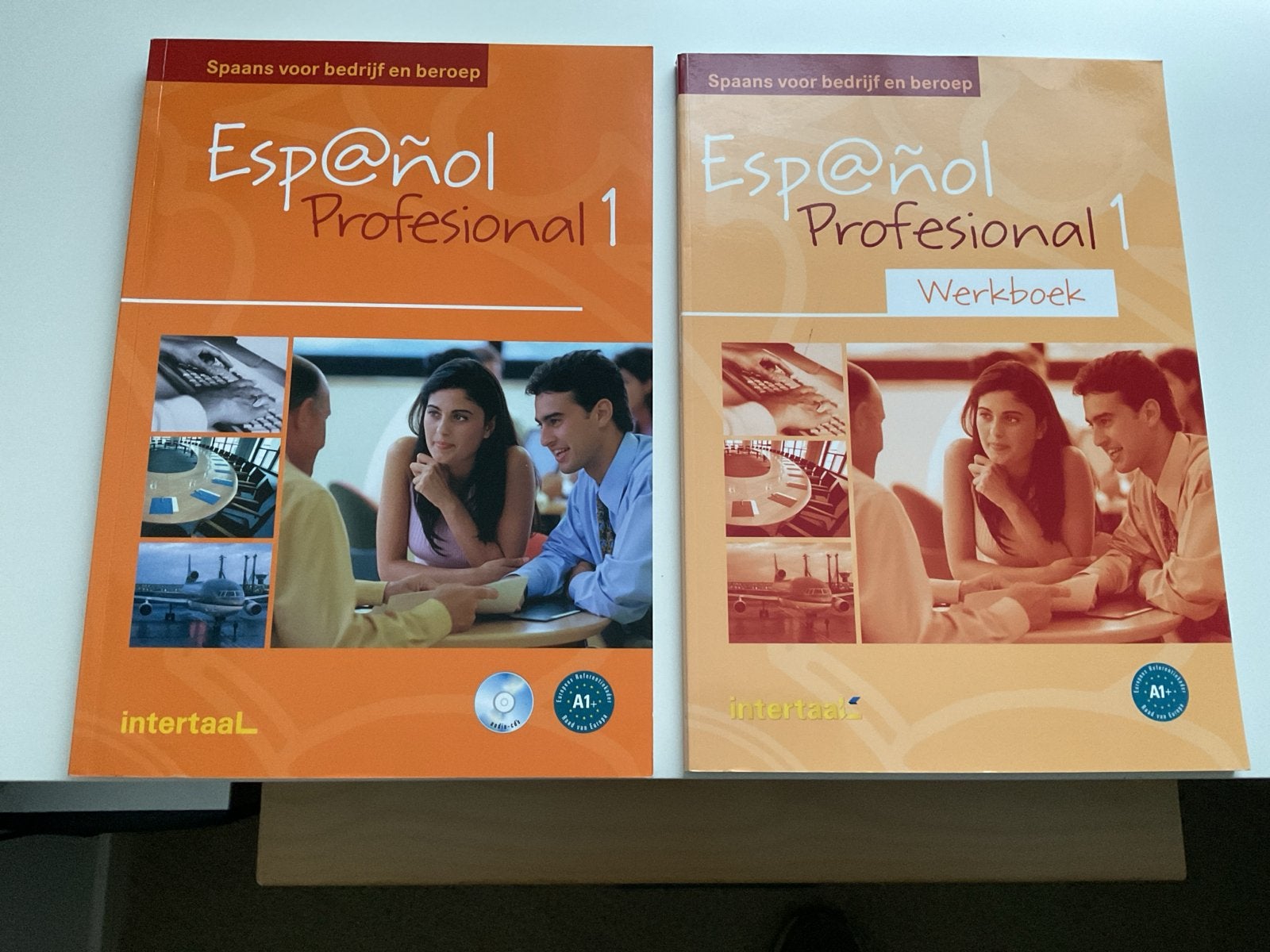 Español Profesional 1 - Leerboek en Werkboek (A1), Ophalen of Verzenden, Zo goed als nieuw, Non-fictie