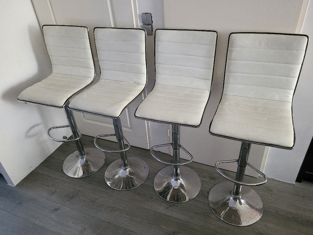 4 Witte barkrukken met rugleuning ~ RO6300, Ophalen, Gebruikt, 60 tot 90 cm, Met voetsteun