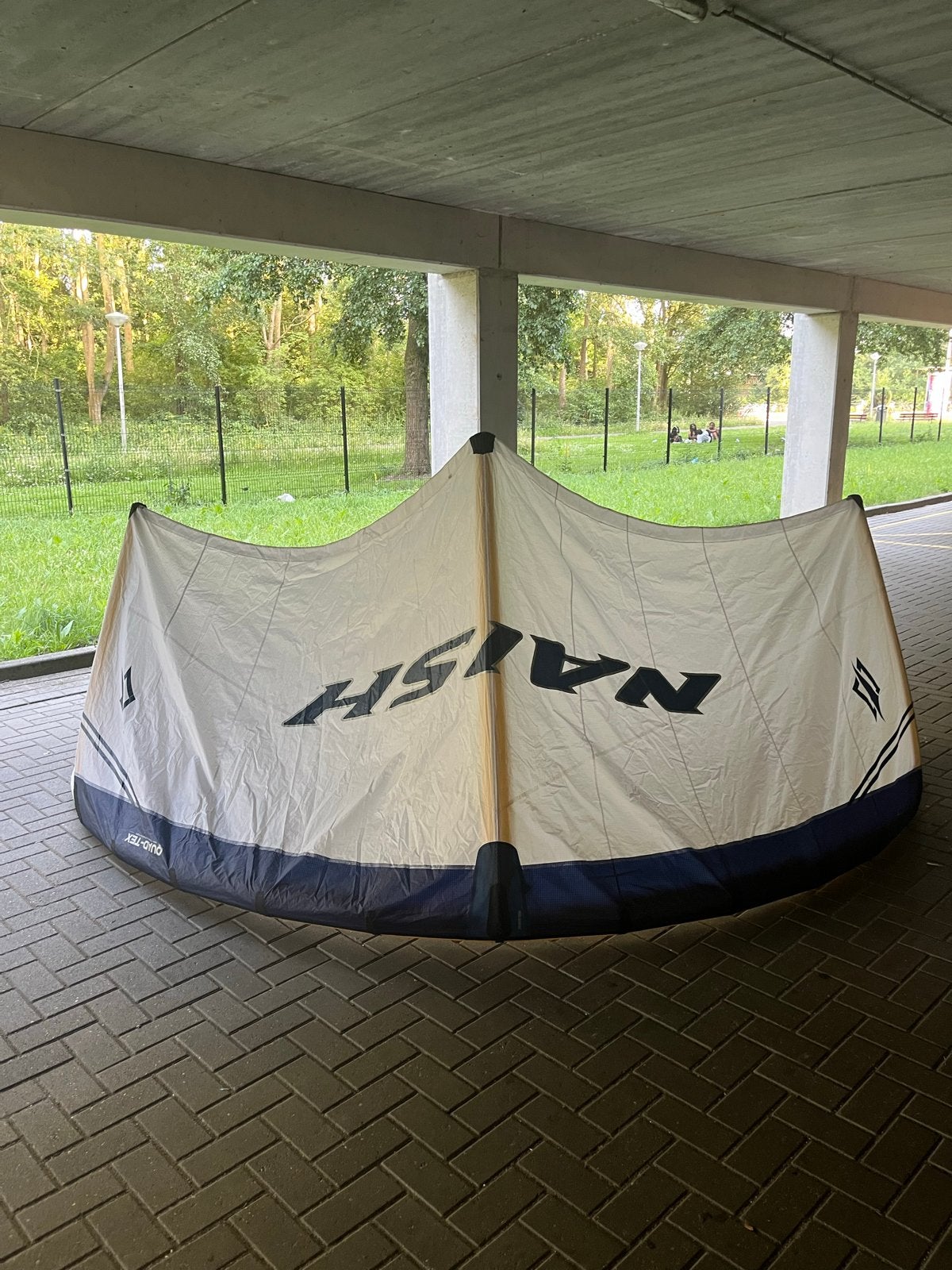Naish Pivot 9m Kitesurf Kite - Zo goed als nieuw, Watersport en Boten, 9 m², Geen board, Ophalen of Verzenden, Zo goed als nieuw