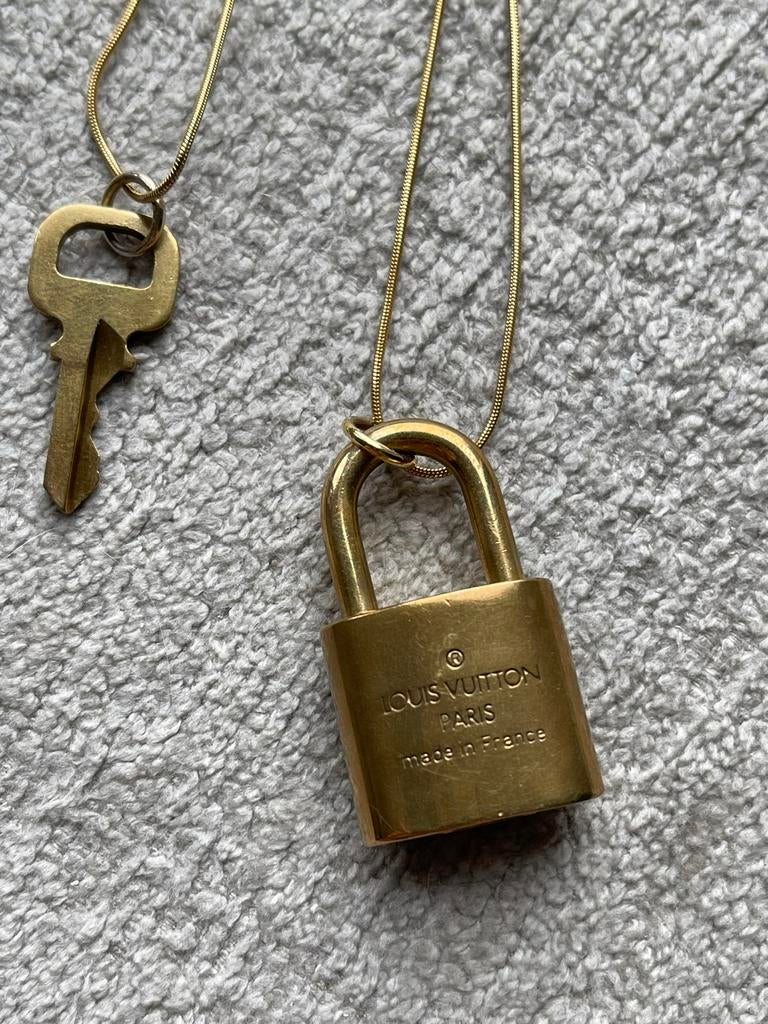 Louis Vuitton Padlock & Key, Overige materialen, Nieuw, Ophalen of Verzenden, Overige kleuren