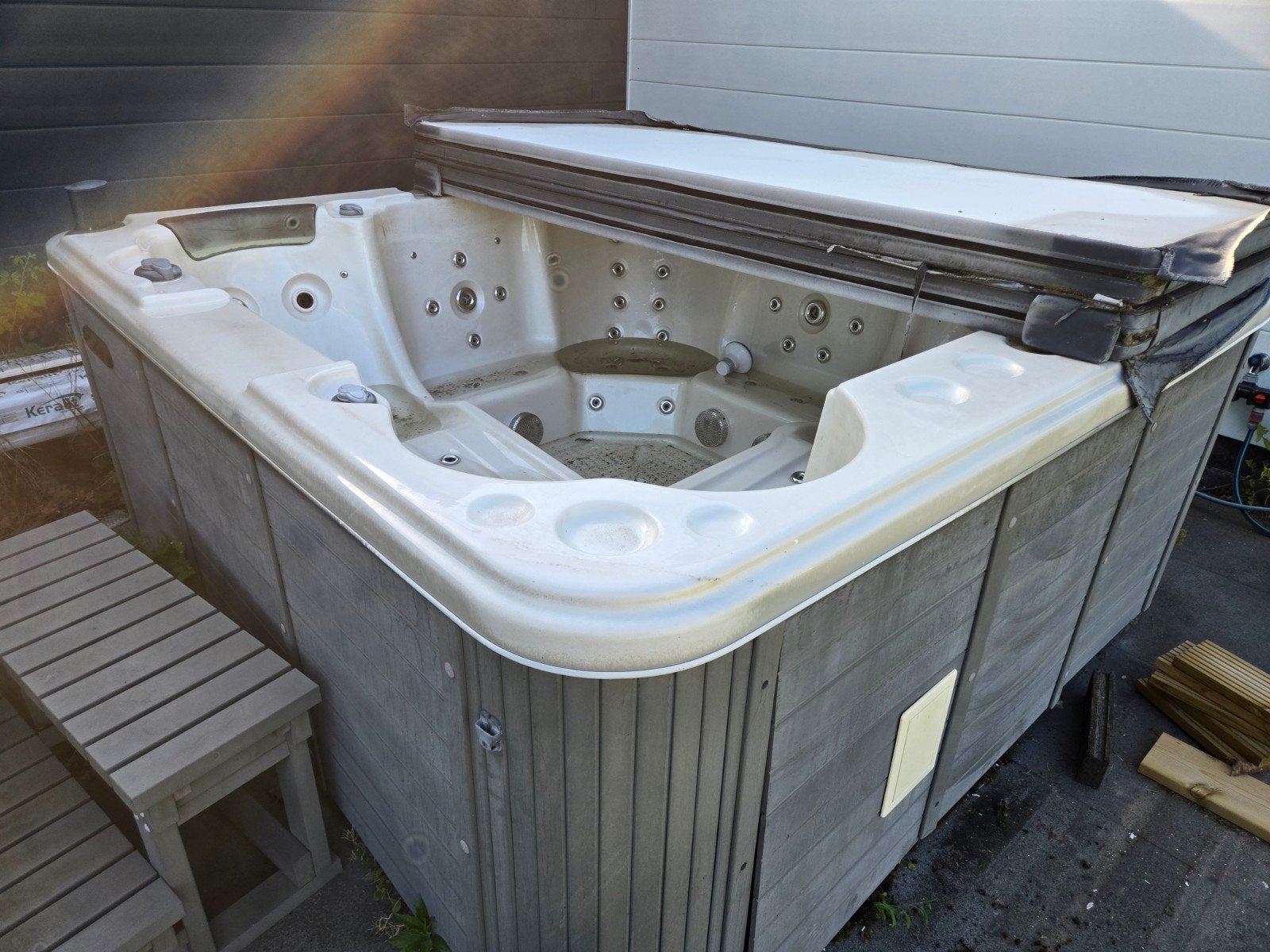 Jacuzzi met defecte thermostaat, gratis af te halen, Tuin en Terras, Bubbelbaden en Hottubs, Gebruikt, Vast, Ophalen of Verzenden