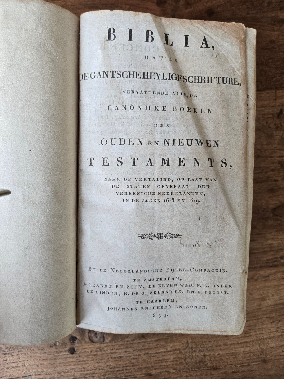 Antieke Statenbijbel ( 1 )met lederen rugkaft gedateerd 1833, Ophalen of Verzenden