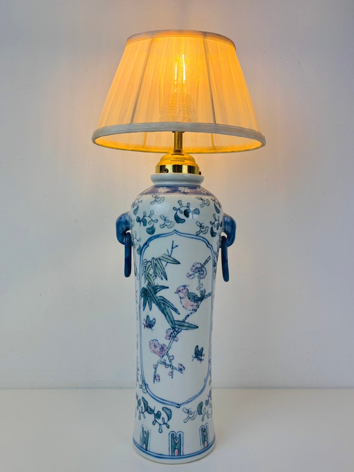 Chinese porseleinen vaaslamp met vogels en bamboe, 20e eeuw, Ophalen of Verzenden, Zo goed als nieuw, Minder dan 50 cm