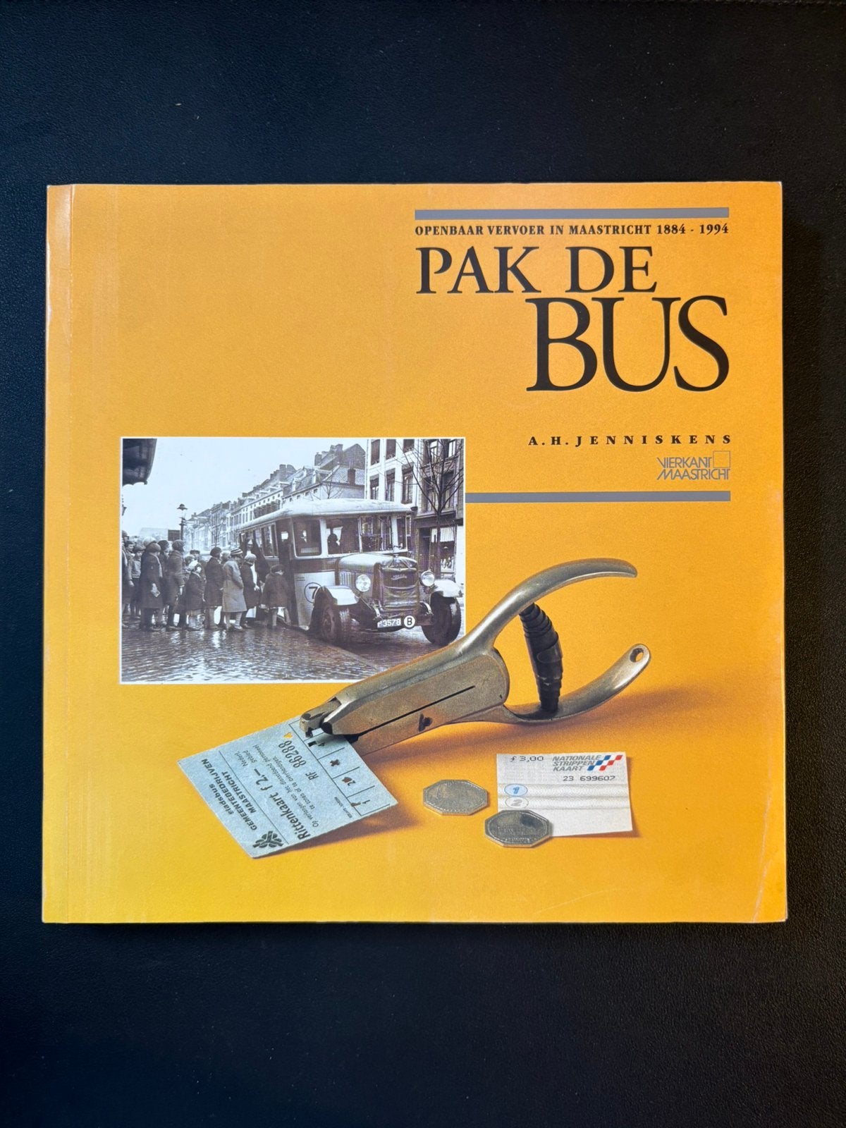 Pak de bus - openbaar vervoer in Maastricht 1884-1994 (1995), Ophalen of Verzenden, Zo goed als nieuw, Bus of Metro, Boek of Tijdschrift