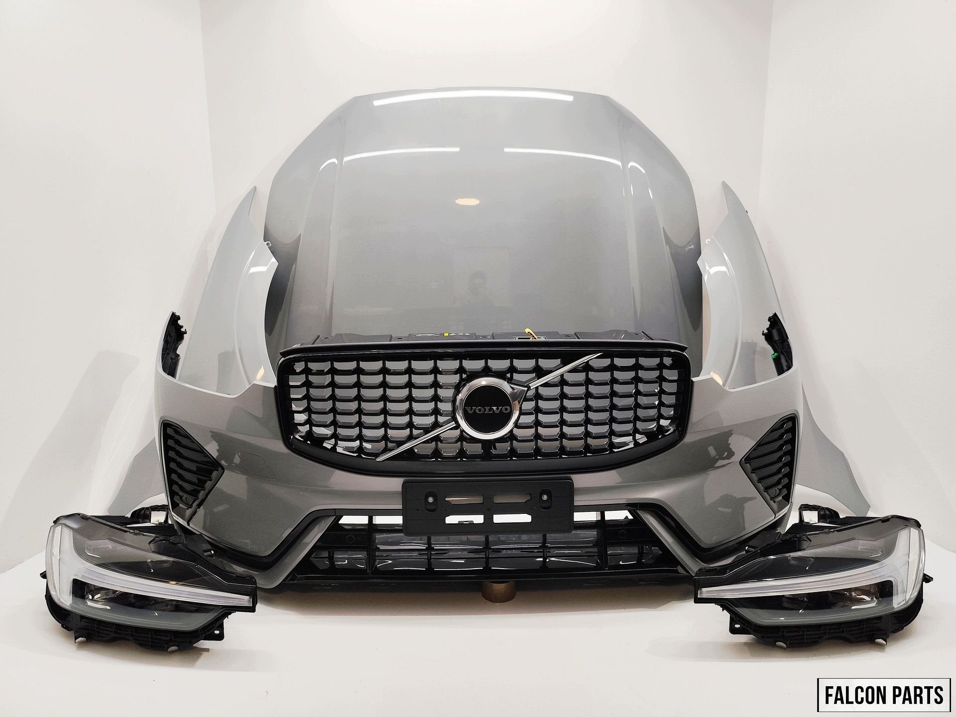 VOLVO XC60 II R DESIGN COMPLETE VOORKOP, Gebruikt, -, -, Ophalen of Verzenden