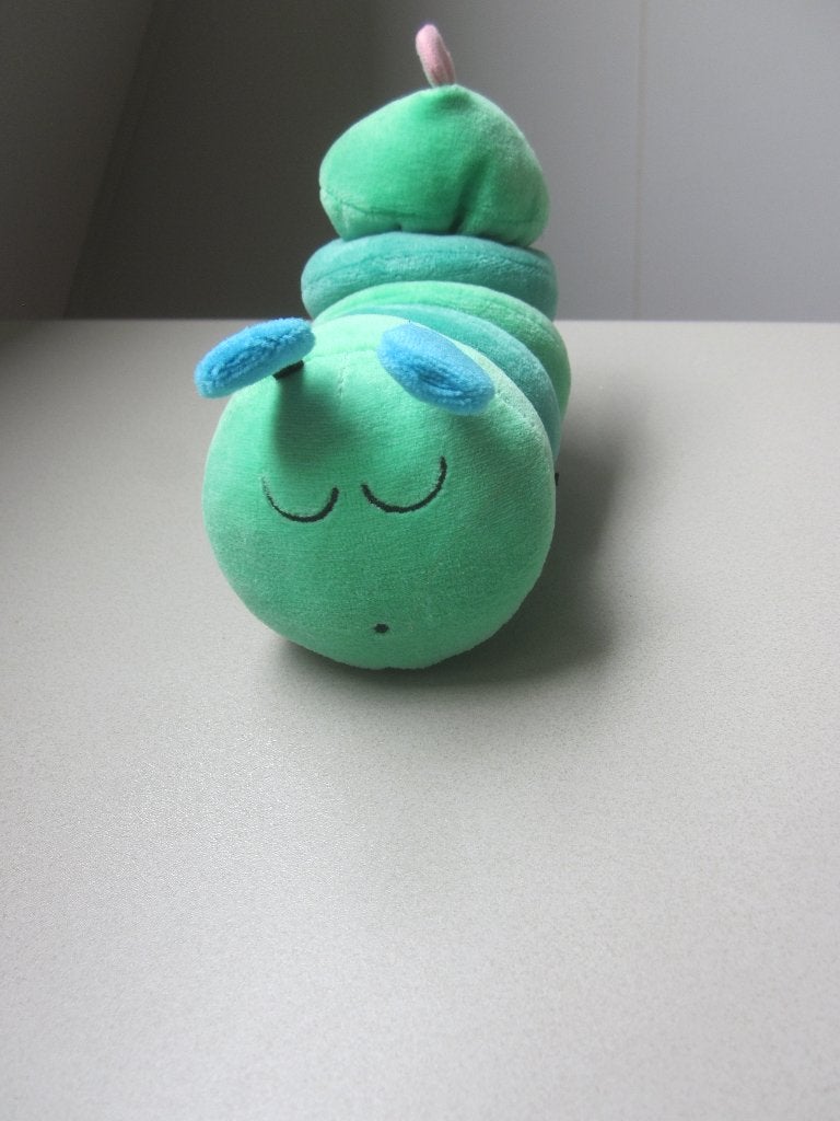 Ikea zacht groen pluche rupsje nooitgenoeg met muziekdoosje, Kinderen en Baby's, Groen, Overige typen, Ophalen of Verzenden, Zo goed als nieuw