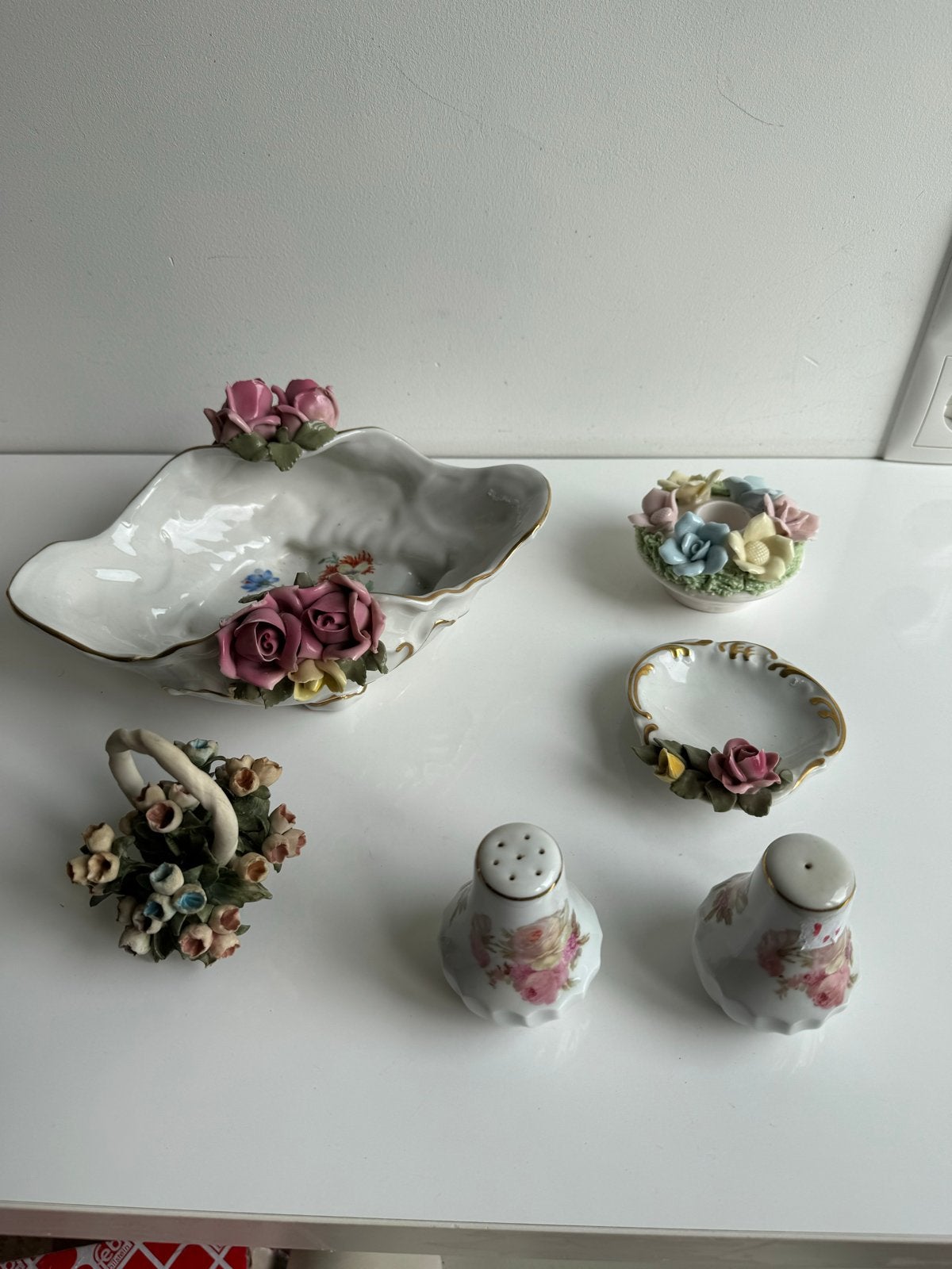 Prachtig Porseleinen Decoratiepakket met Bloemenmotief, Antiek en Kunst, Ophalen of Verzenden