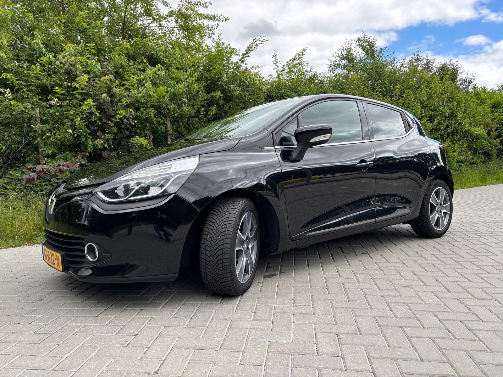 Renault Clio Night & Day 0.9 TCE 66KW 5-DRS 2015 Zwart, Voorwielaandrijving, 898 cc, Stof, 40 €/maand