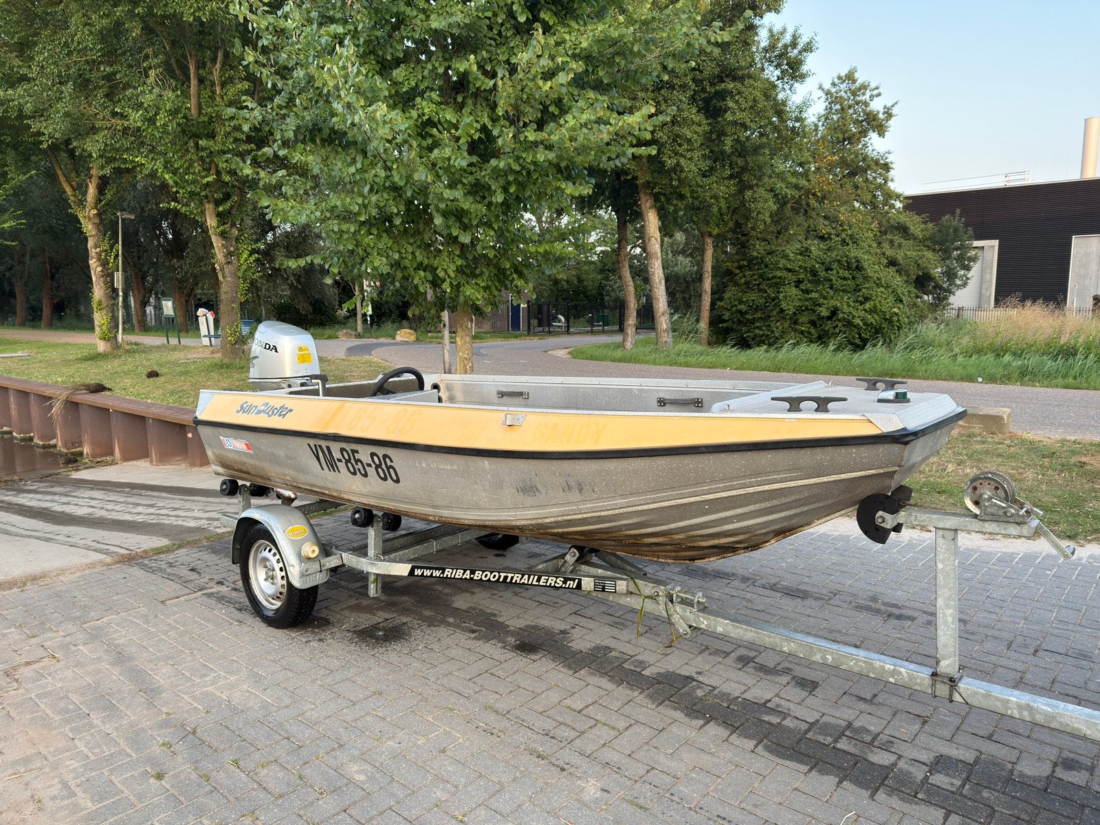 Buster 3,9 meter - inc motor en trailer, Watersport en Boten, Vis- en Consoleboten, Gebruikt, Overige merken, Met afstandsbediening