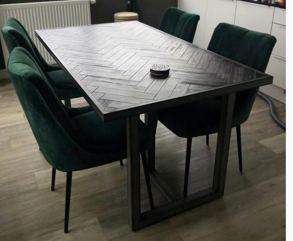 Eetkamer stoelen velvet groen, Ophalen, Overige kleuren, Zo goed als nieuw, Vier