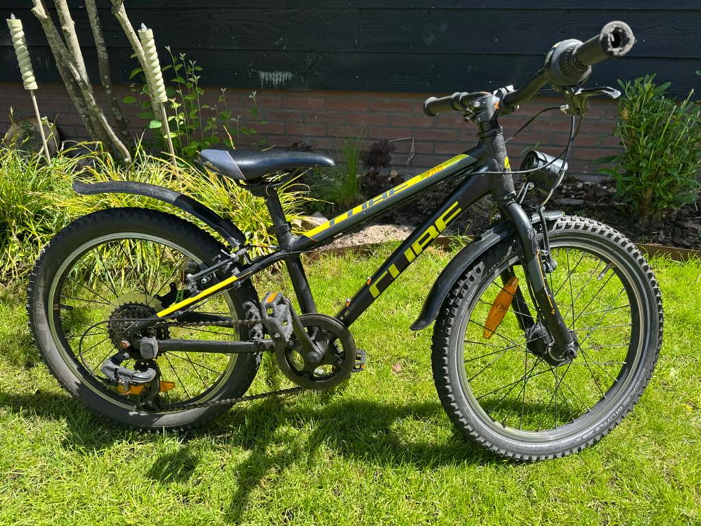 Cube mountainbike 20 inch - Ideaal voor jonge avonturiers, Fietsen en Brommers, Fietsen | Mountainbikes en ATB, Gebruikt, Velgrem