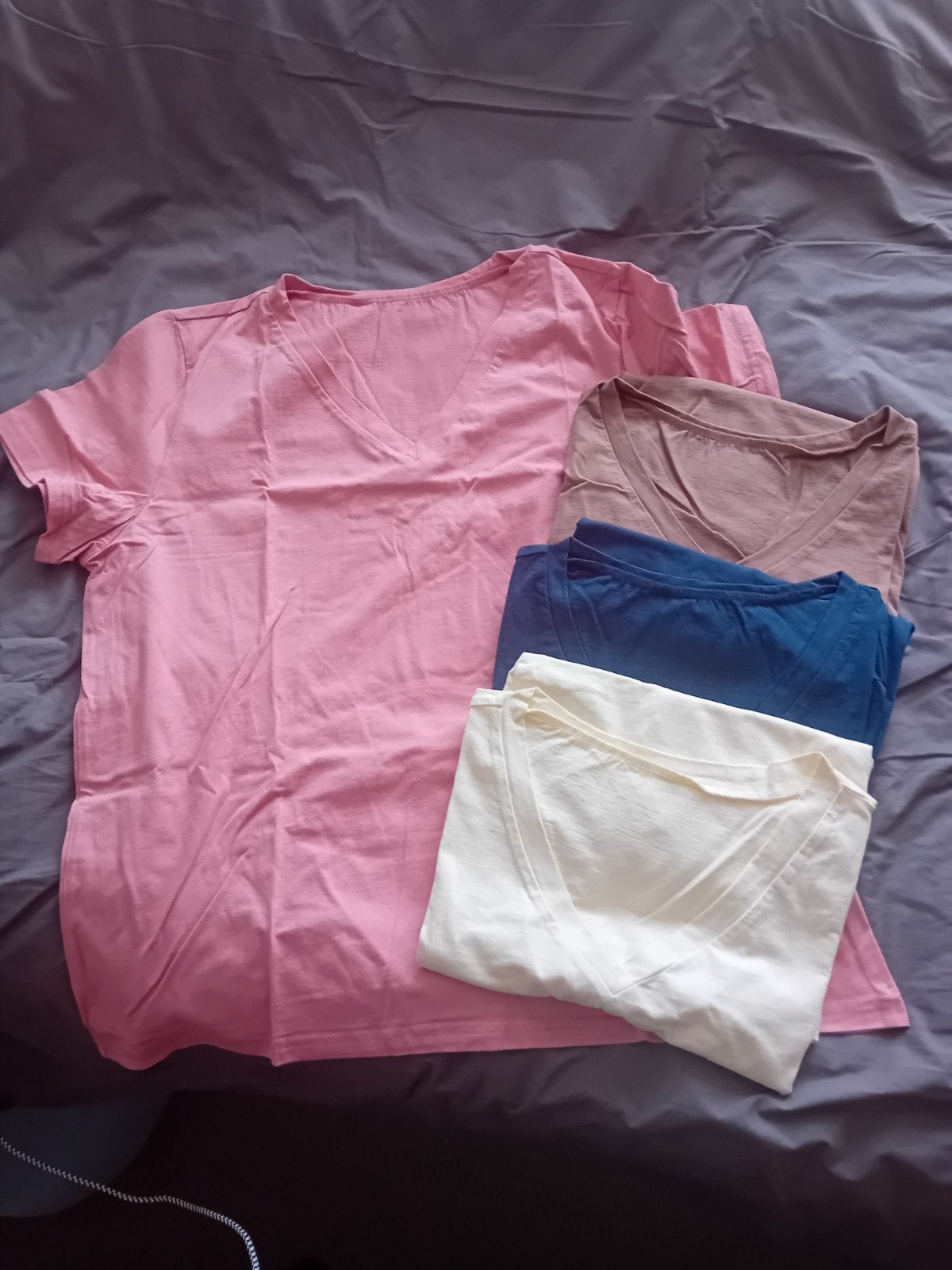 4x V-hals T-shirts: Blauw, Roze, Bruin, Crème - Maat xl, Bruin, Maat 46/48 (XL) of groter, Nieuw, Ophalen of Verzenden