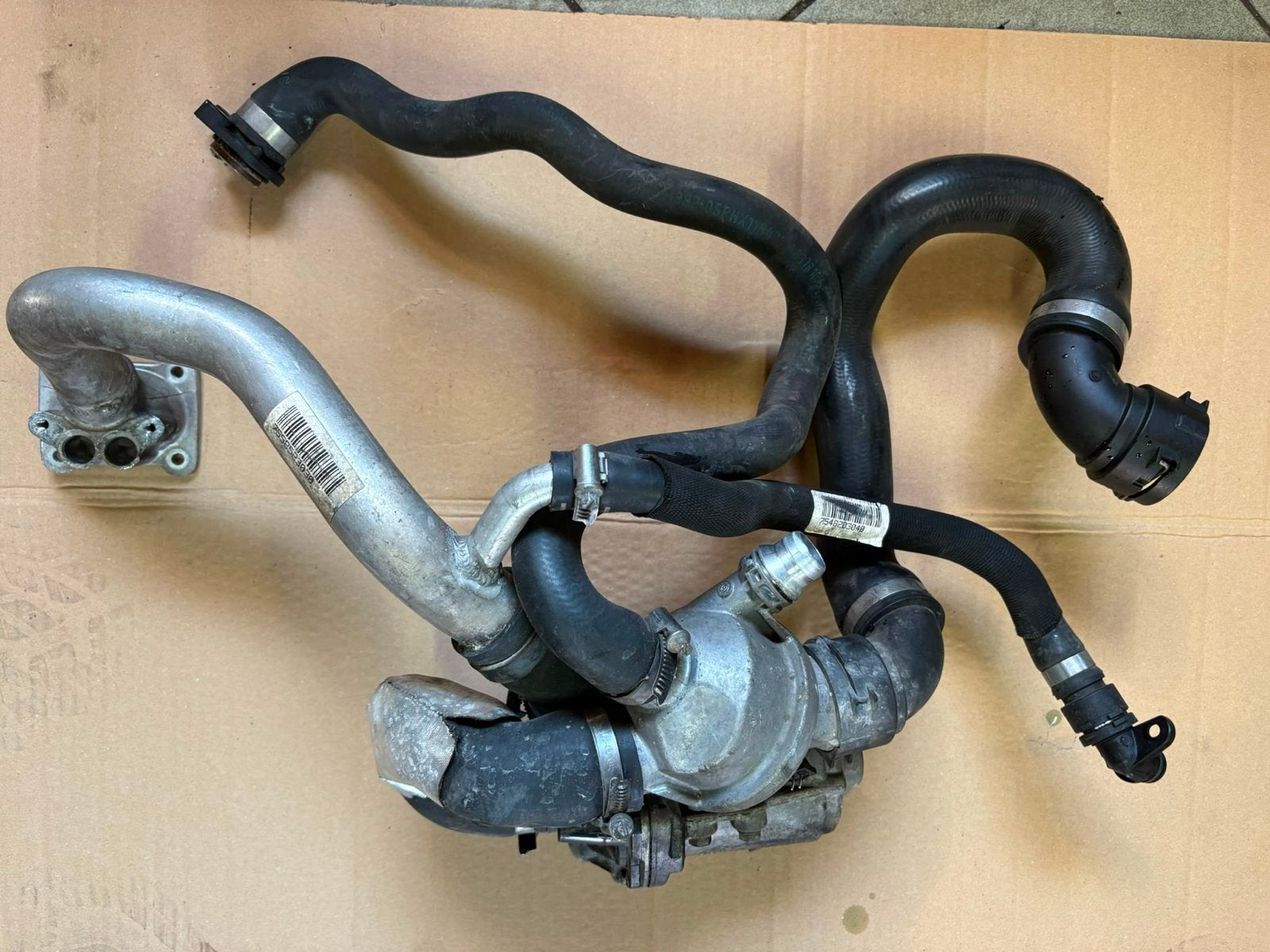 BMW 335i 135i 535i Waterpomp met thermostaat en slangen, Auto-onderdelen, Gebruikt, Bmw, Verzenden, Bmw