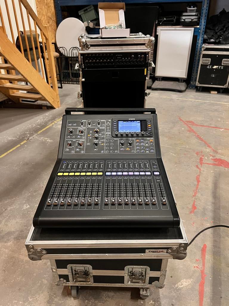 Midas M32 met Flightcase, dl16 stageblok., Ophalen, Gebruikt, 20 kanalen of meer, Microfooningang