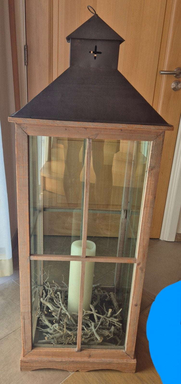 Grote houten lantaarn met metalen dak, Huis en Inrichting, Ophalen, 90 cm, Zo goed als nieuw, Kaars