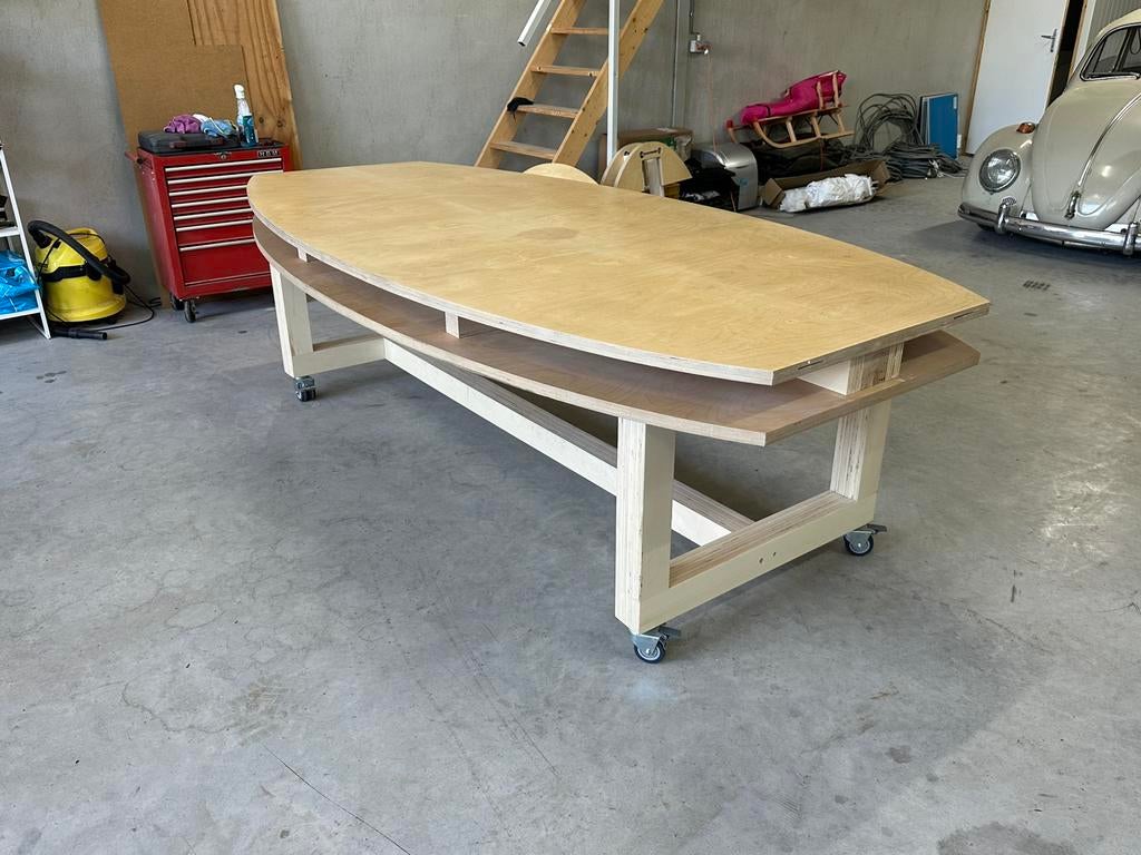 Grote en stevige houten tafel ovaal verrijdbaar 2.56mx1.25m, Antiek en Kunst, Antiek | Meubels | Tafels, Ophalen