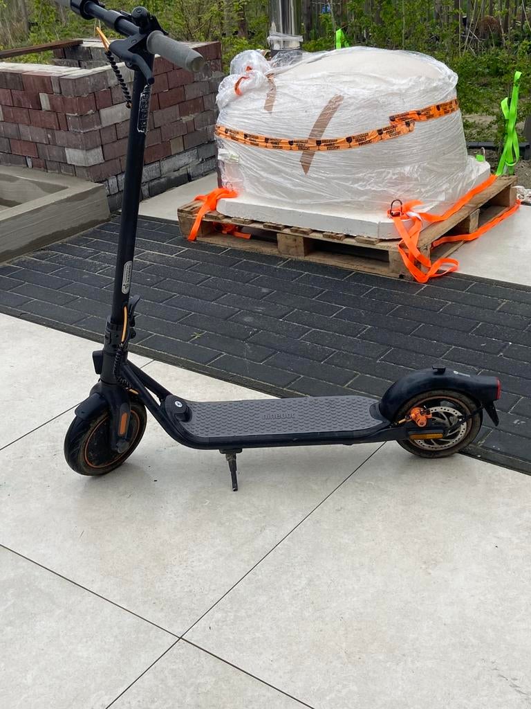 Segway f40 elektrische step, Fietsen en Brommers, Steps, Ophalen of Verzenden, Zo goed als nieuw, Elektrische step (E-scooter)