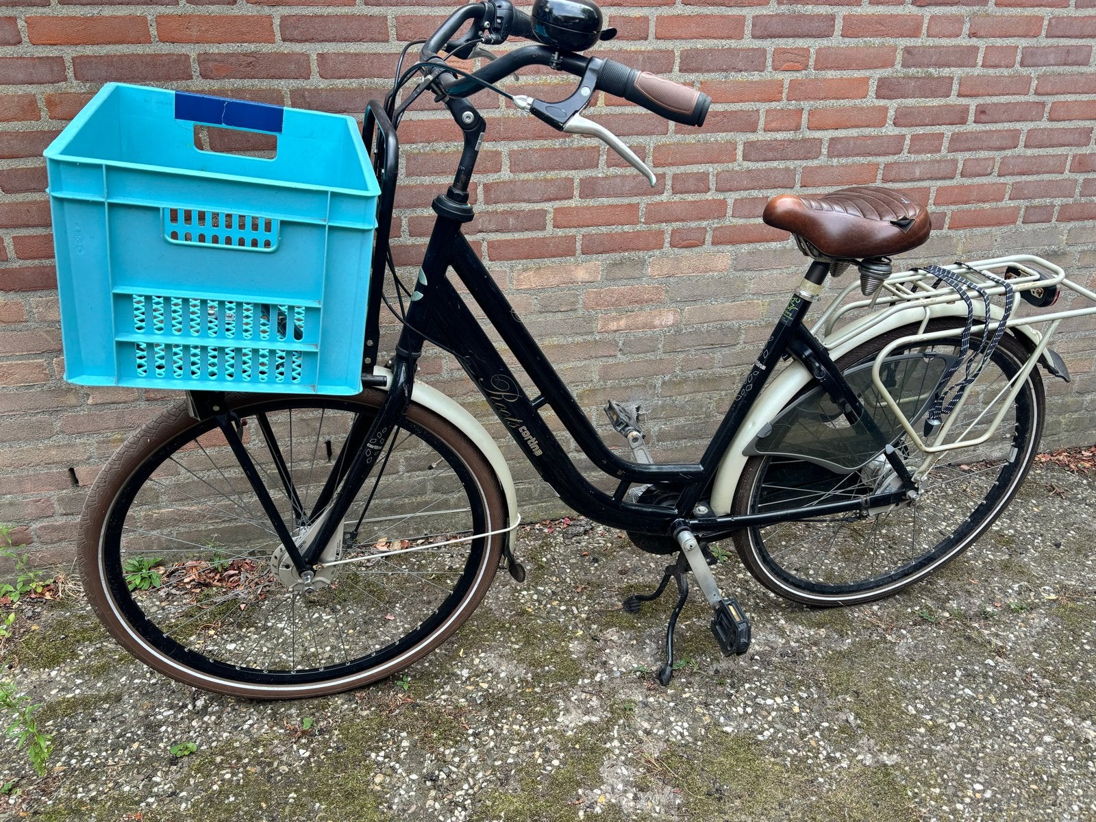 Cortina fiets met krat en versnellingen, Fietsen en Brommers, Fietsen | Dames | Damesfietsen, Gebruikt, Velgrem, Versnellingen