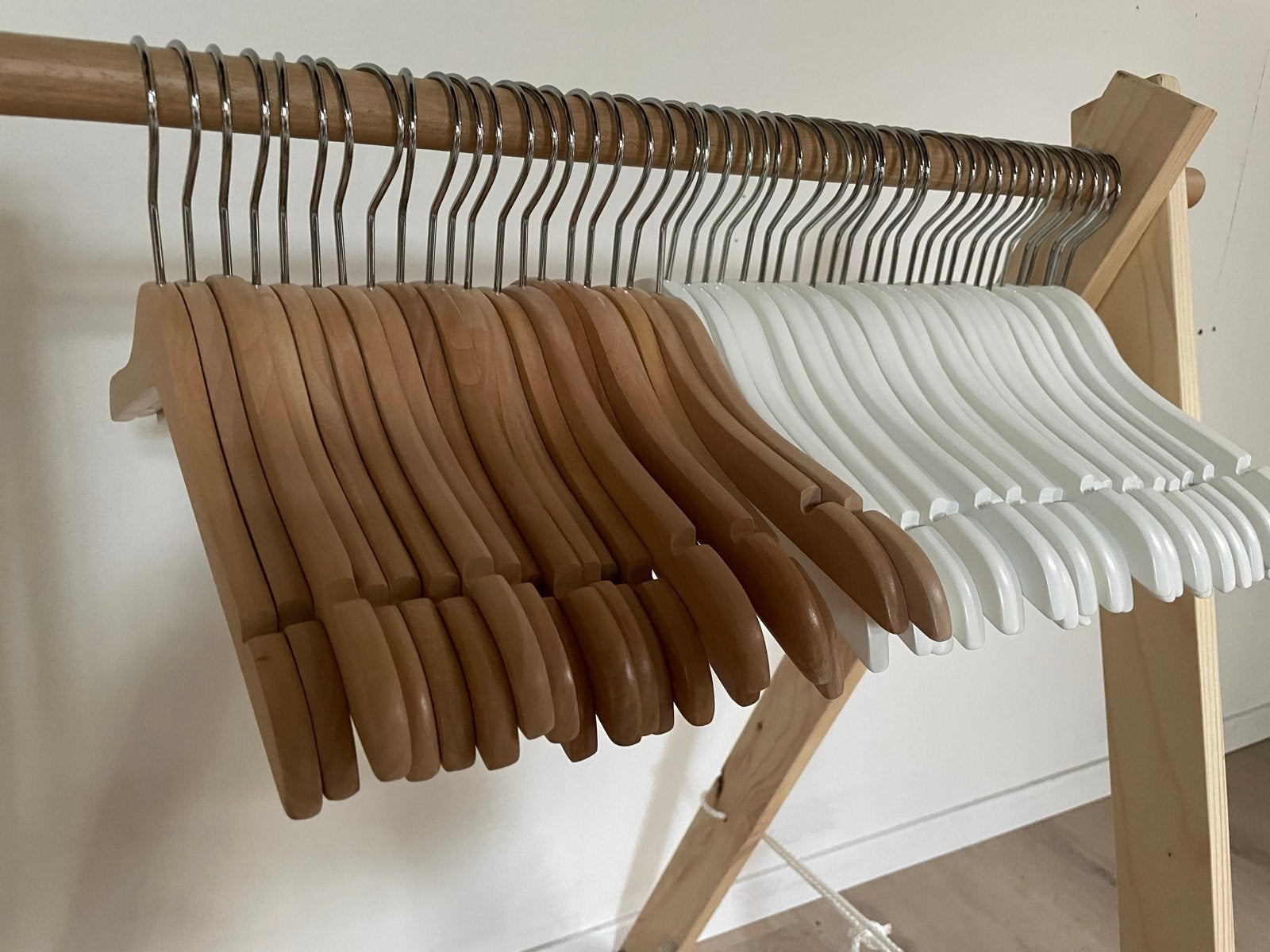 136 IKEA BÄNKKAMRAT Houten Kledinghangers voor Kinderen, Ophalen, Zo goed als nieuw