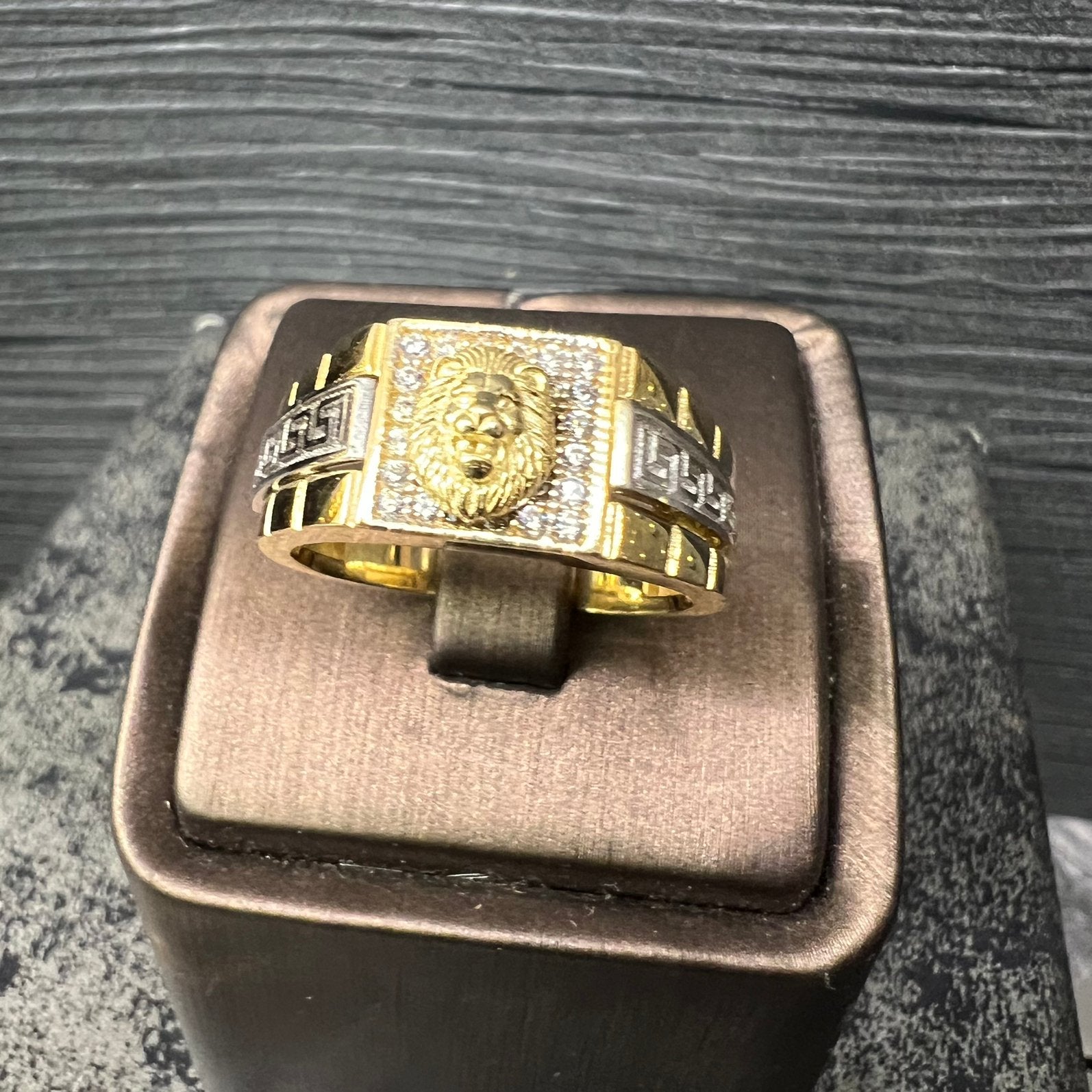 14 karaat gouden ring heren leeuw model, Ophalen of Verzenden, Nieuw, Goud, Heer