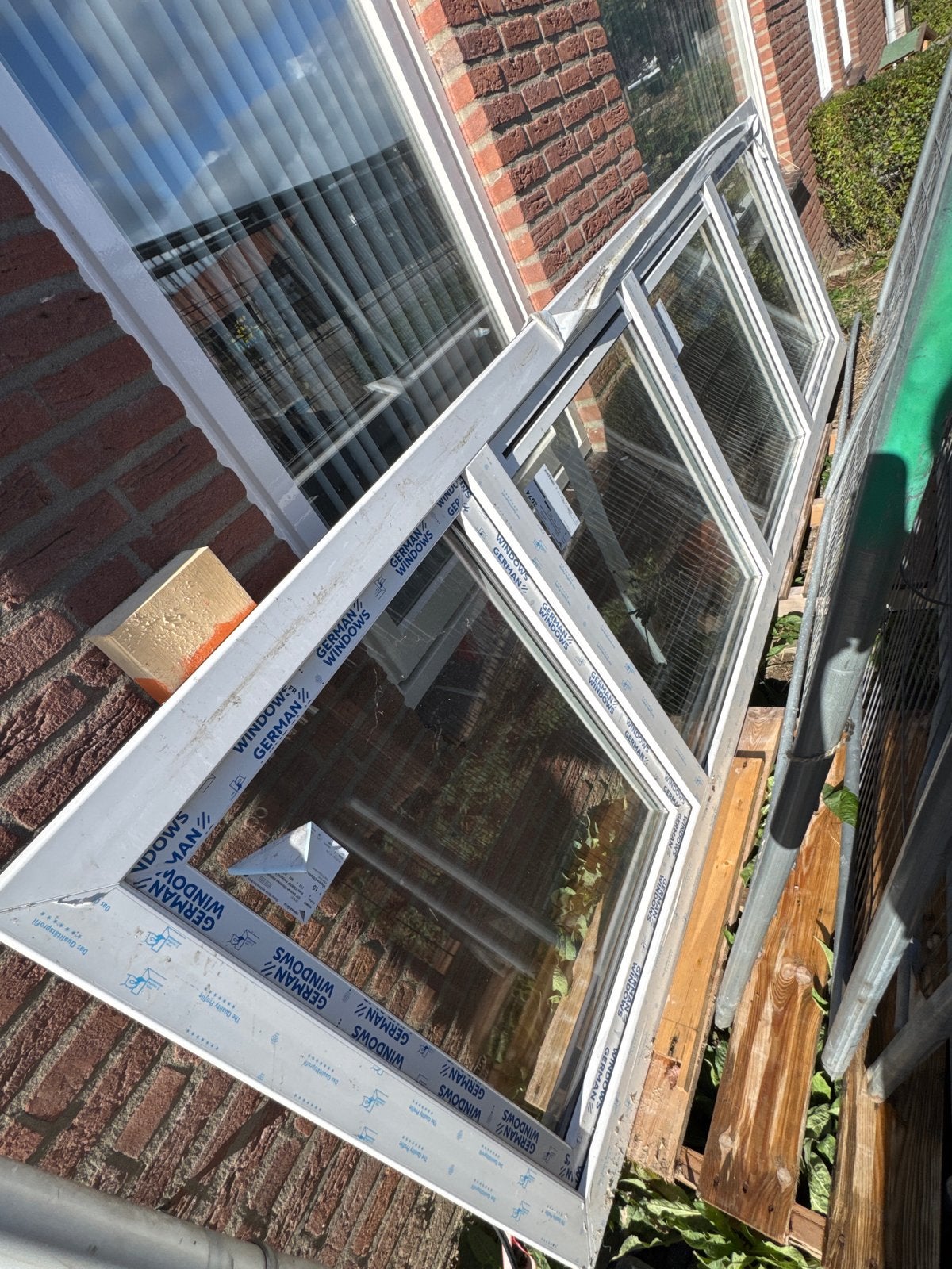 Kunststofkozijn met elektrisch rolluik - H115xB350cm, Ophalen, Kunststof, Nieuw, Inclusief glas