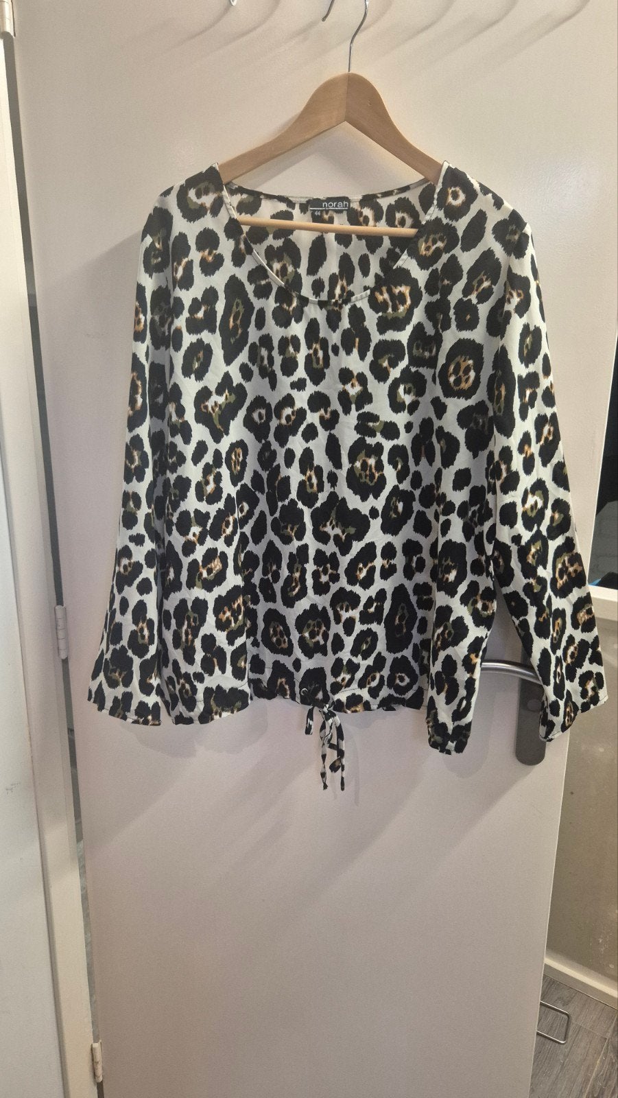Norah Tijgerprint blouse met koord maat 44, Ophalen of Verzenden, Zo goed als nieuw, Maat 42/44 (L), Bruin