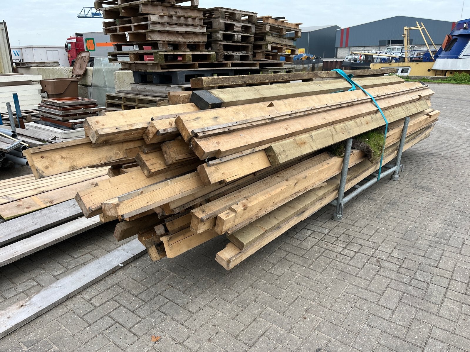 Partij gebruikt hout, diverse lengtes en soorten, Ophalen, Gebruikt, Overige typen, 300 cm of meer