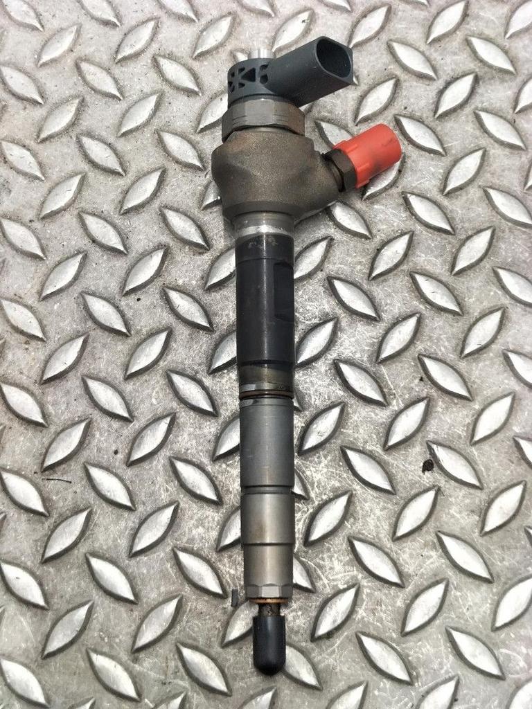 SKODA OCTAVIA BRANDSTOF INJECTOR / VERSTUIVER 04L130277G 201, Ophalen of Verzenden, Gebruikt, Stiba lid