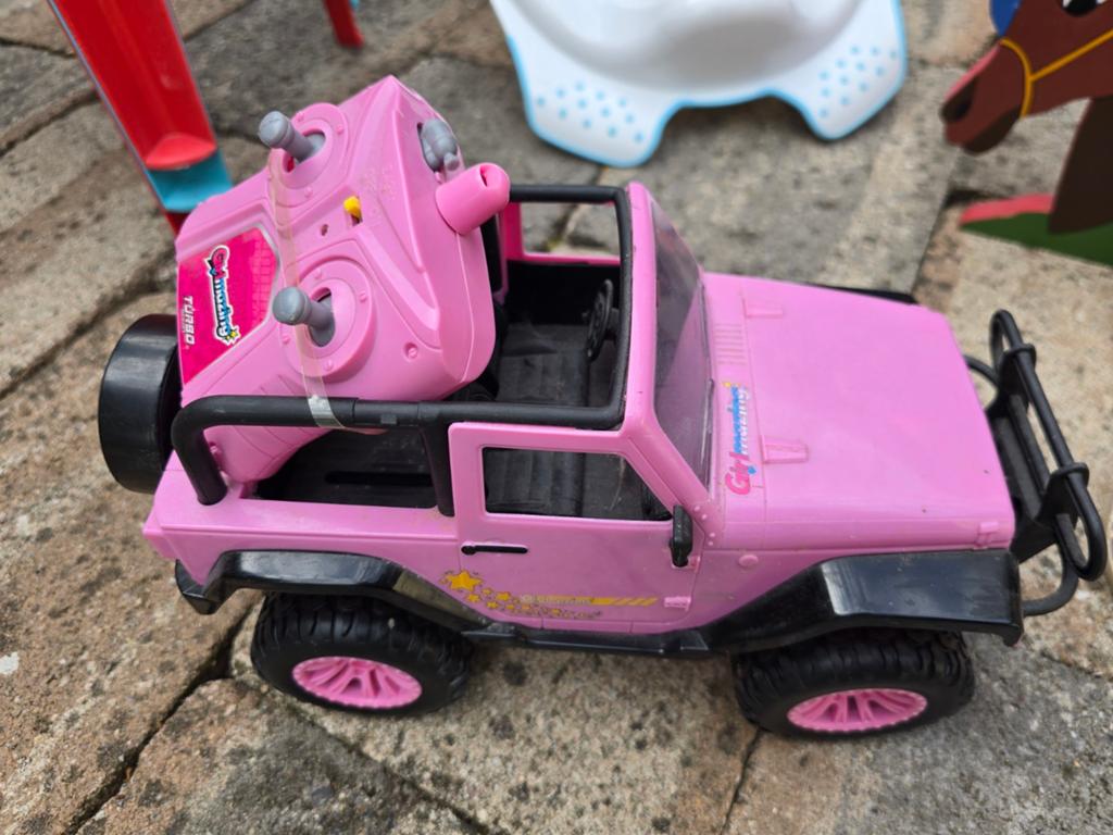 Bestuurbare auto Jeep, Kinderen en Baby's, Speelgoed | Speelgoedvoertuigen, Ophalen of Verzenden, Zo goed als nieuw