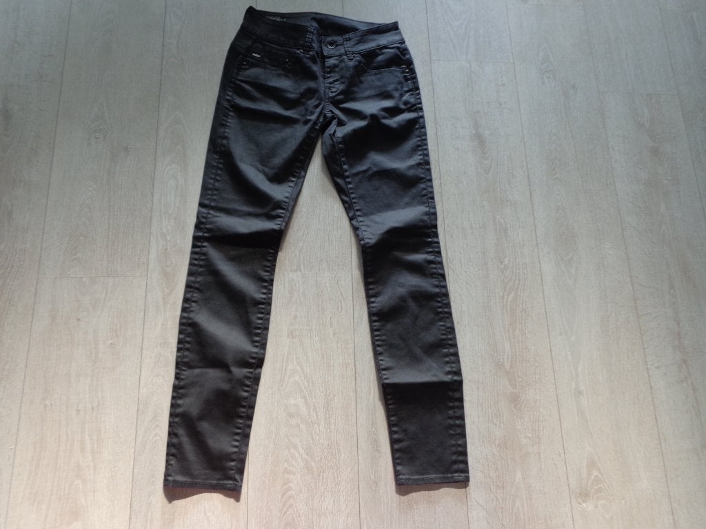 zwarte coated damesbroek van G-Star, maat 26/30, Zwart, Ophalen of Verzenden, Zo goed als nieuw, Maat 34 (XS) of kleiner