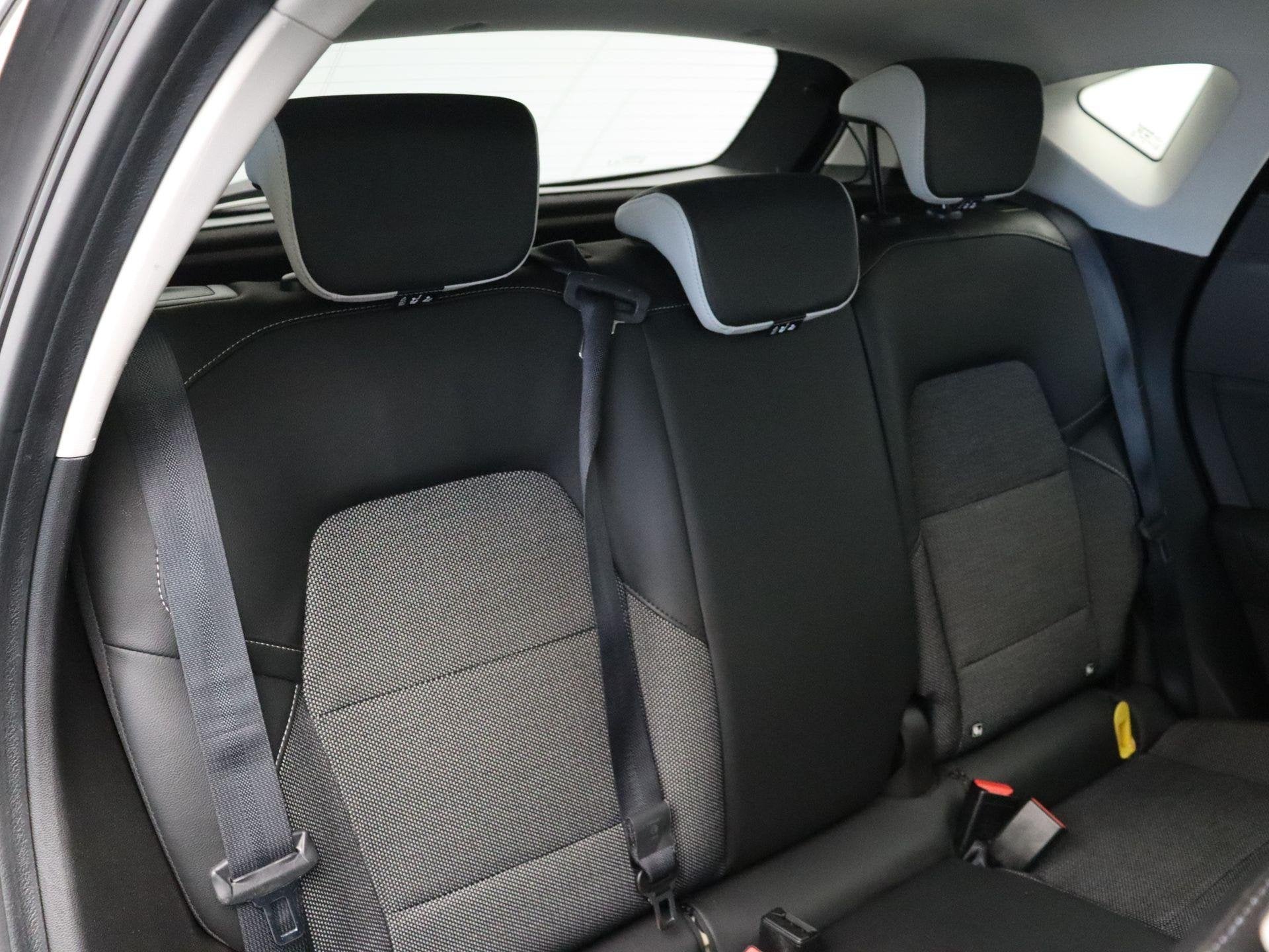 Foto 8 van Renault Captur TCe 100pk Intens | Climate Control | Bose aud