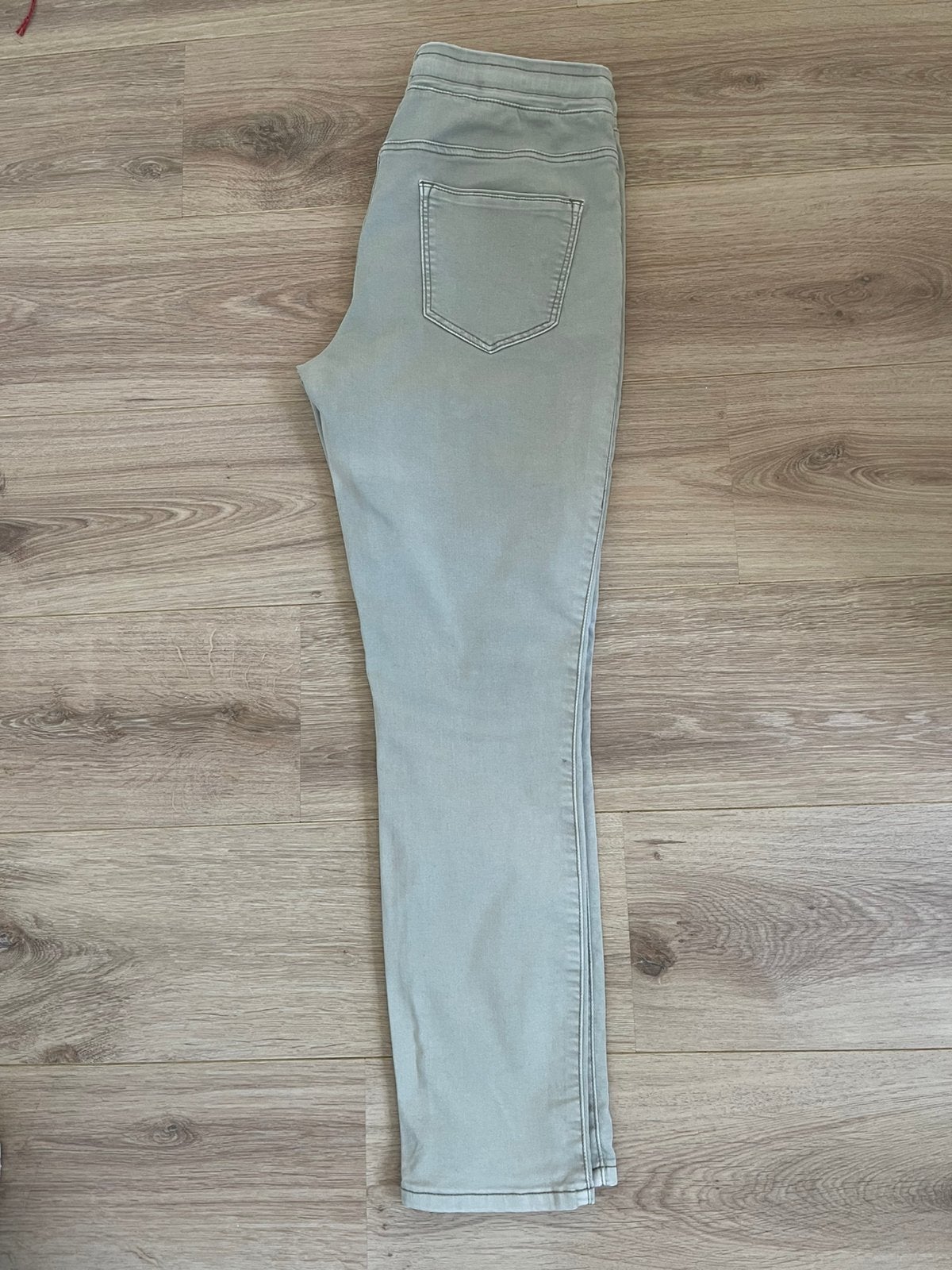 Red Button Tessy broek grijs/kaki mt.38, Kleding | Dames, Spijkerbroeken en Jeans, Ophalen of Verzenden, Gedragen, Grijs, W30 - W32 (confectie 38/40)