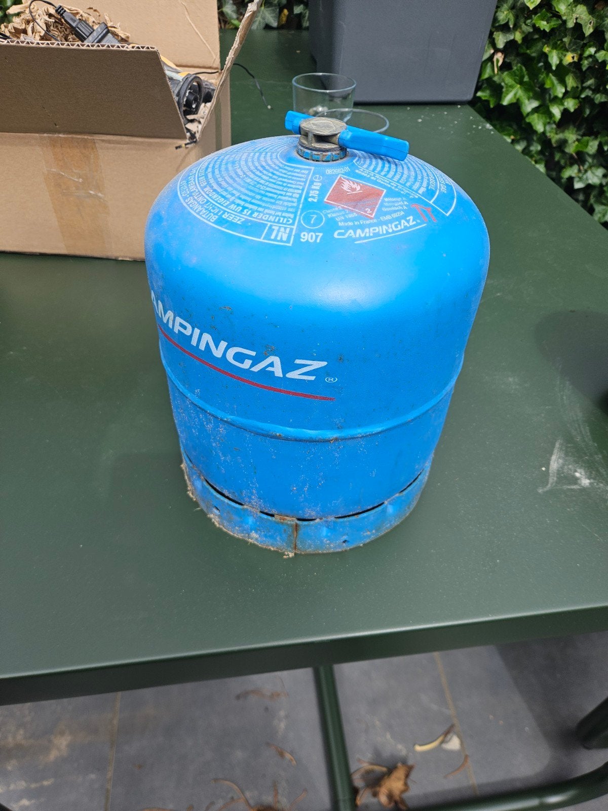 Lege Campingaz gasfles (model 907), Ophalen