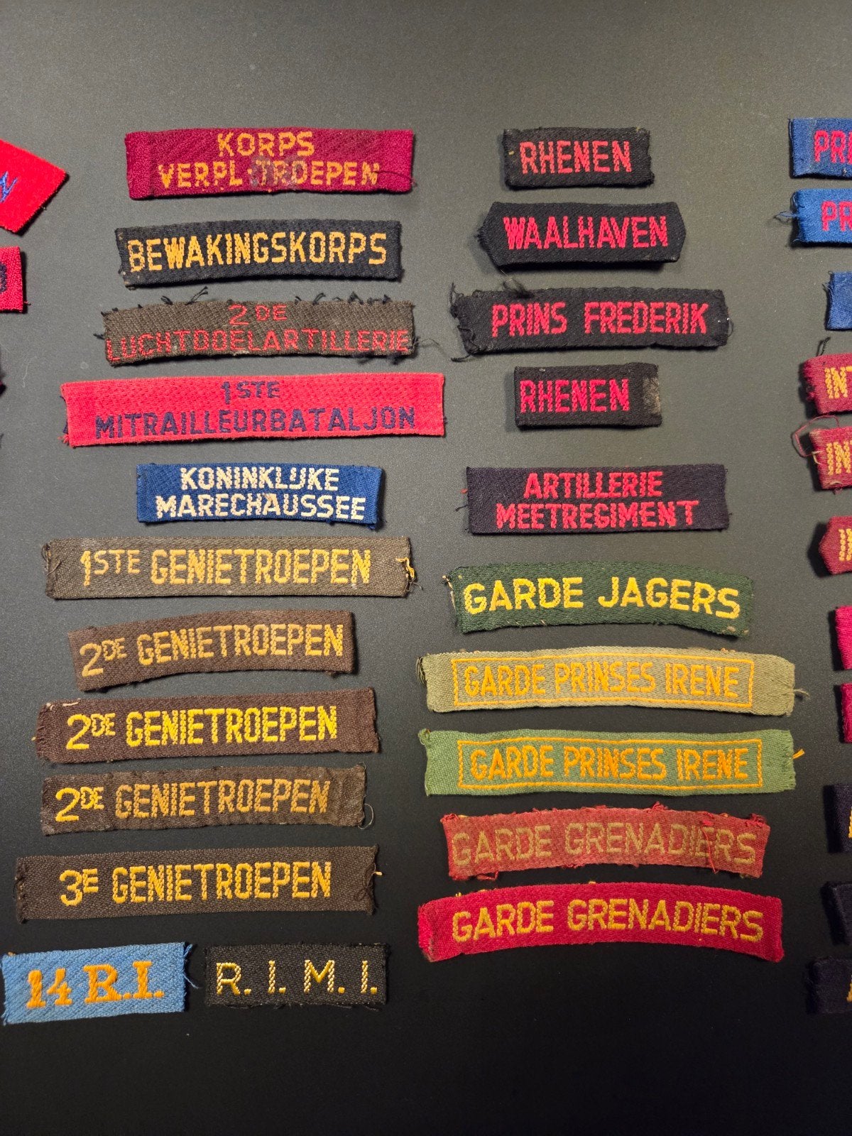 Straatnamen / naamlinten 56 stuks GERESERVEERD VOOR FRITS VW, Verzamelen, Ophalen of Verzenden, Landmacht, Nederland, Embleem of Badge