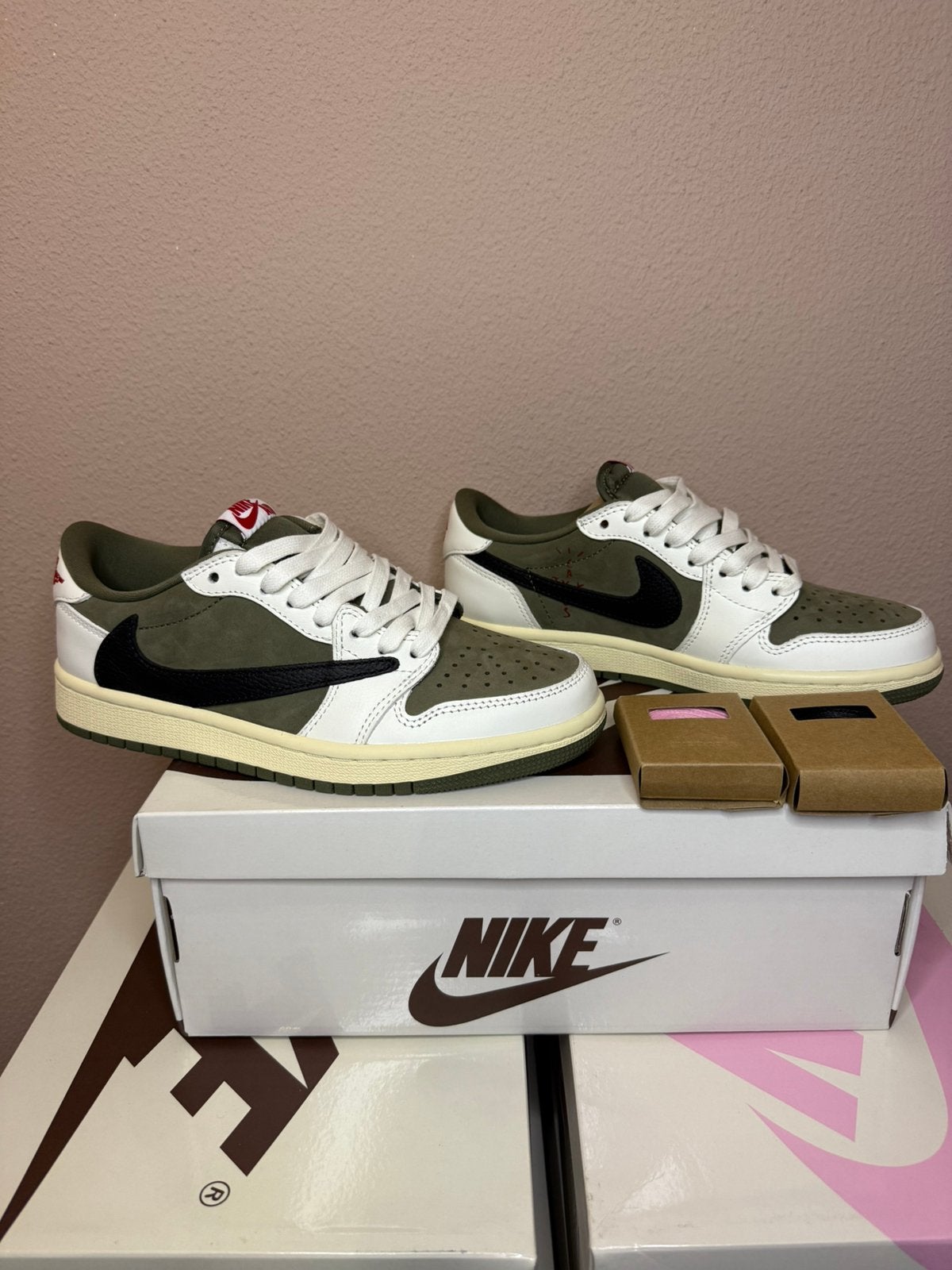 nike air jordan travis scott sizes: 36/37,5/38/40, Nieuw, Ophalen of Verzenden, Sneakers of Gympen, Groen