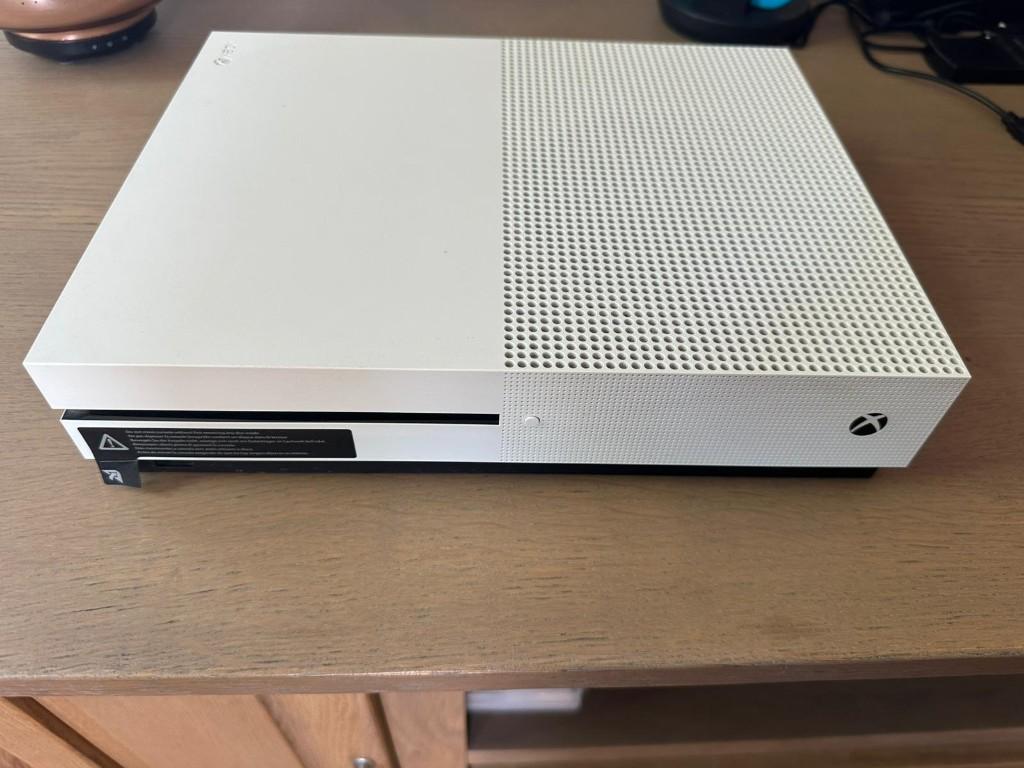 Xbox one S - 500 GB, Spelcomputers en Games, Spelcomputers | Xbox One, 500 GB, Xbox One S, Ophalen of Verzenden, Zo goed als nieuw