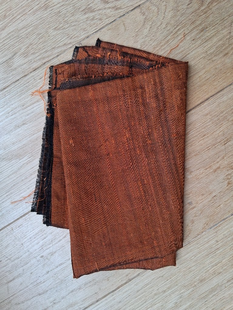 Zijde, nieuw, 1.50 x107 lxbr bruin/goud, handgeweven, 100 %, Overige kleuren, Verzenden, 30 tot 120 cm, Satijn of Zijde