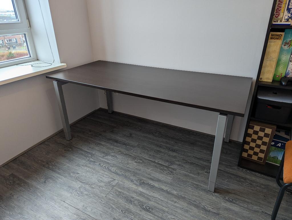 Stevig donker eiken bureau, in hoogte verstelbaar., Ophalen, Gebruikt, Hout, 180 cm