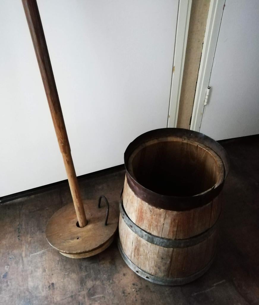Antieke grote oude boterkarn compleet 1.30 m hoog, Ophalen