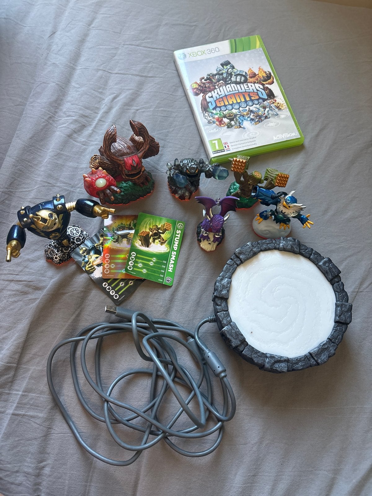 Skylanders Giants Xbox 360 Starter Pack + extra figuren, Spelcomputers en Games, Avontuur en Actie, Gebruikt, Verzenden, 1 speler