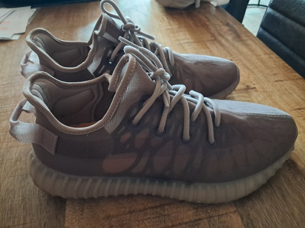 Adidas Yeezy maat 45, Kleding | Heren, Bruin, Ophalen of Verzenden, Adidas, Sneakers of Gympen