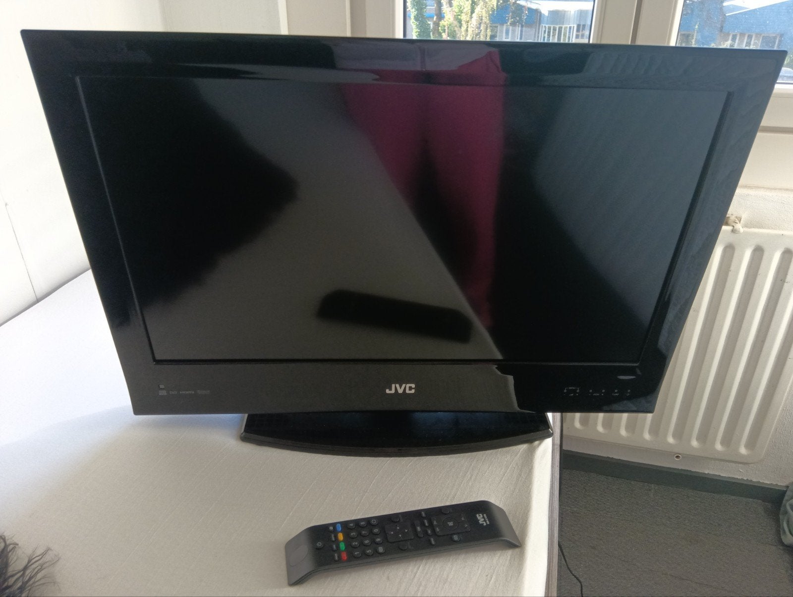 JVC 26 inch LCD TV met afstandsbediening, Ophalen
