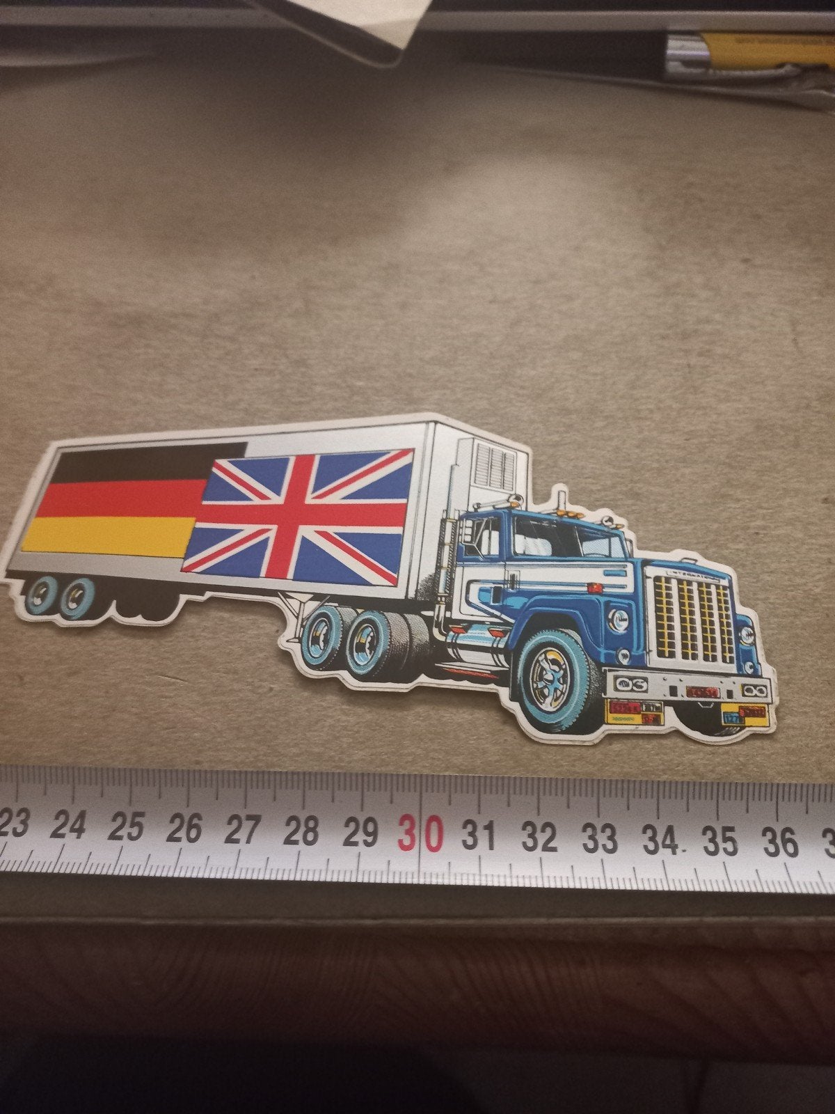 Vintage vrachtwagen sticker met vlaggen, Ophalen of Verzenden