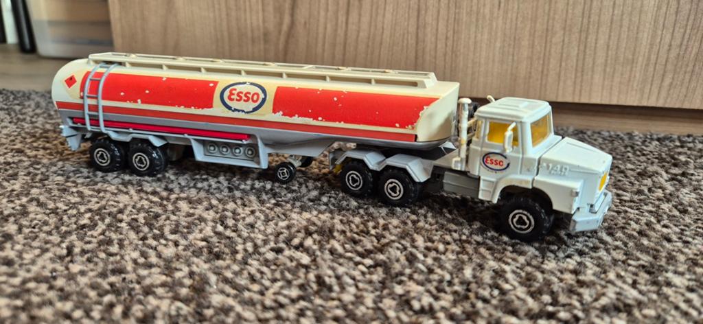 vintage Majorette Scania 140 Super Torpedo Esso tankwagen, Ophalen of Verzenden, Gebruikt, Bus of Vrachtwagen, Overige merken