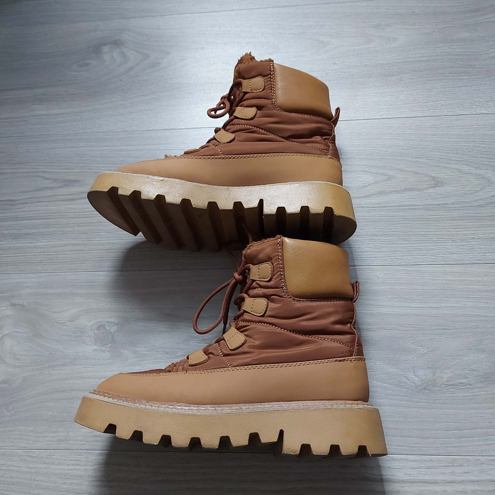 Bruine winterlaarzen met dikke zool maat 39., Kleding | Dames, Bruin, Lage of Enkellaarzen, Ophalen of Verzenden, Onbekend
