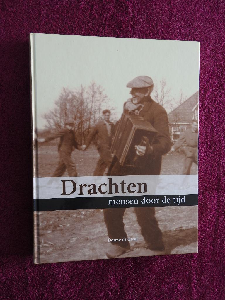 Drachten - Mensen door de tijd - Douwe de graaf, Boeken, Geschiedenis | Stad en Regio, Ophalen of Verzenden, Zo goed als nieuw