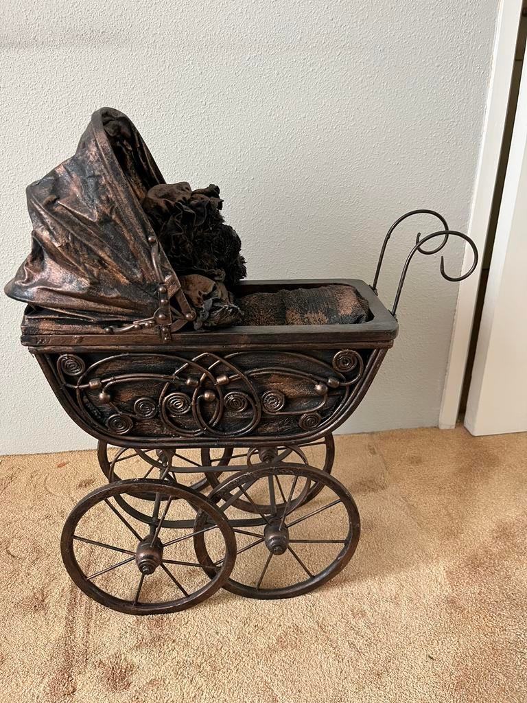 Brocante poppenwagen met beer, Ophalen
