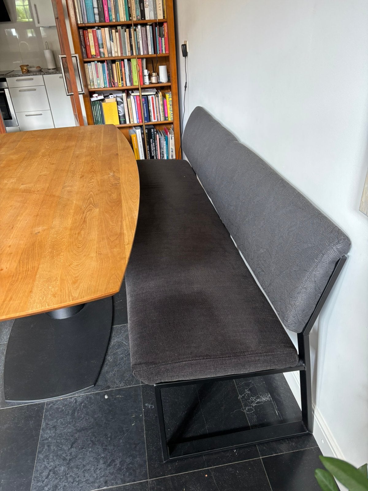 Eettafel en bank, 75 tot 100 cm, Ophalen of Verzenden, Zo goed als nieuw, Stof