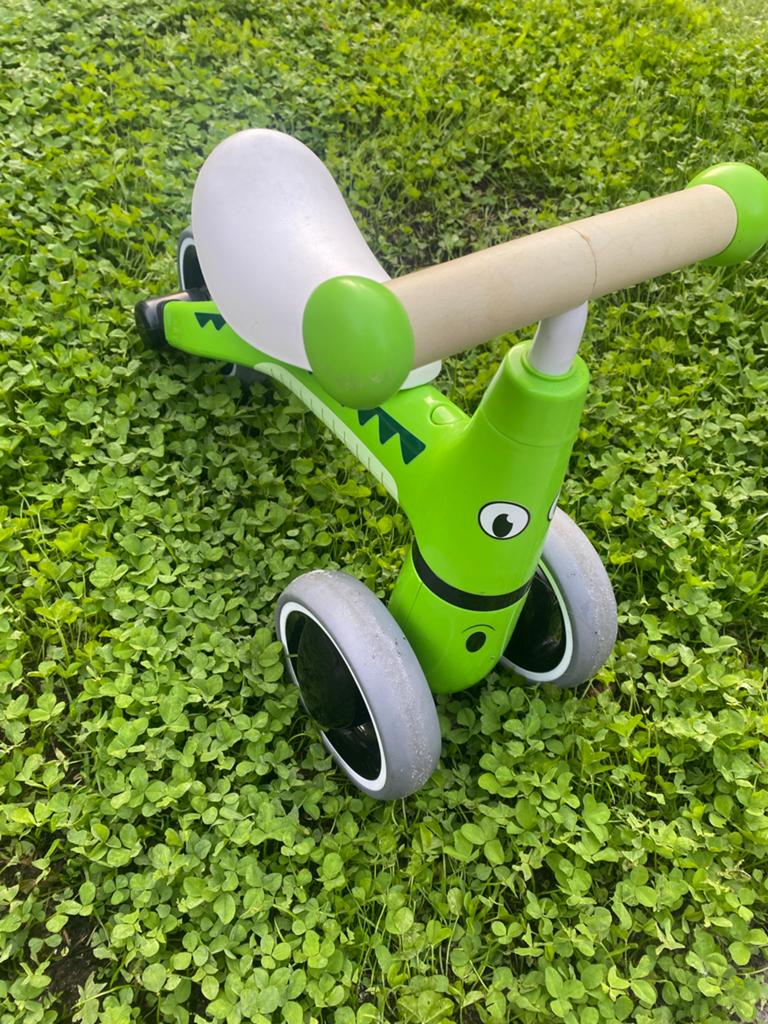 Groene loopfiets voor peuters - Dino design, Ophalen of Verzenden, Zo goed als nieuw, Loopfiets